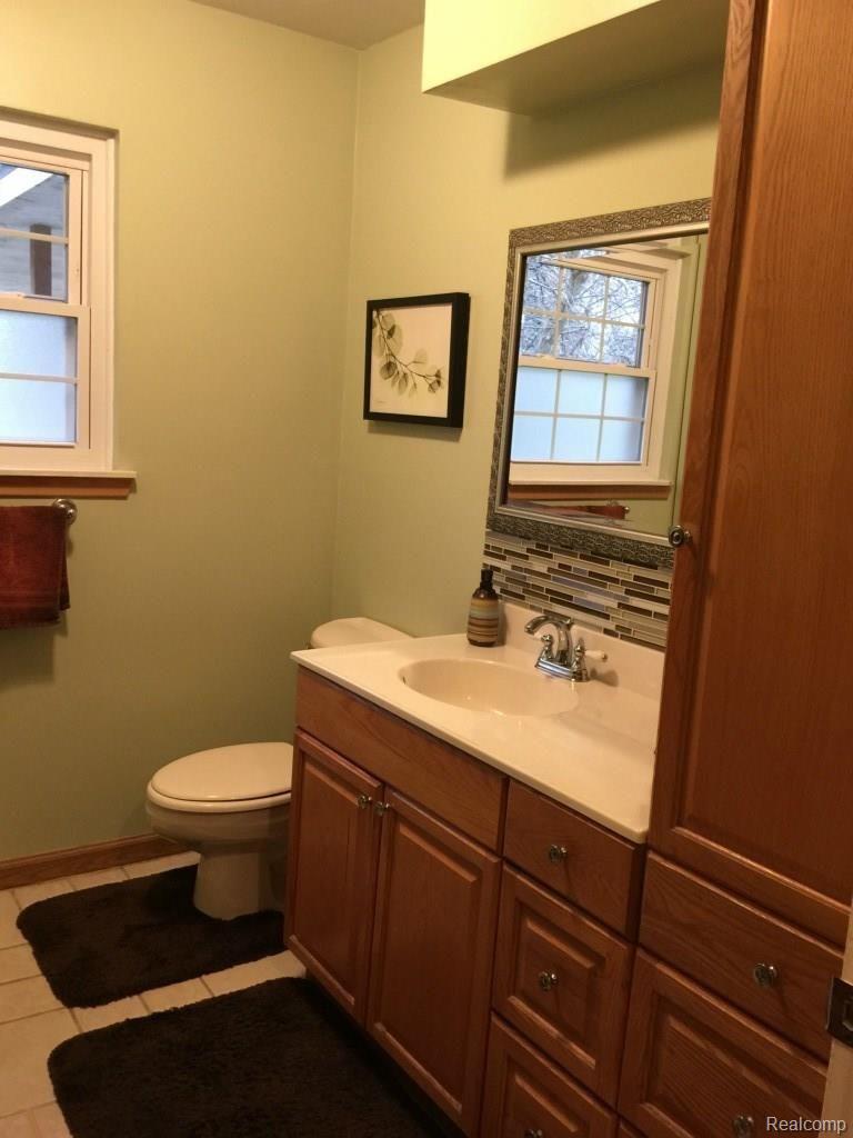 7305 Crofoot Road Fowlerville, MI 48836 - Photo 20 of 36 Updated main bath with ceramic floor