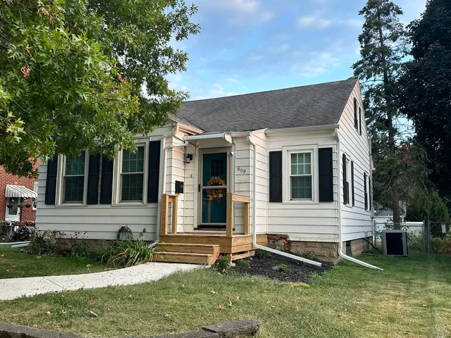 $125,000 | 609 West 11th Street, Sterling, IL 61081