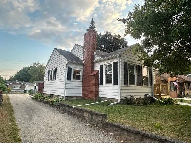 $125,000 | 609 West 11th Street, Sterling, IL 61081