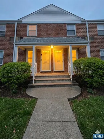 $2,500 | 112 Darwin Avenue, Unit 27, Rutherford, NJ 07070