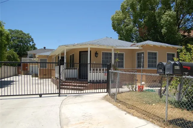 $1,795 | 667 North Towne Avenue, Pomona, CA 91767
