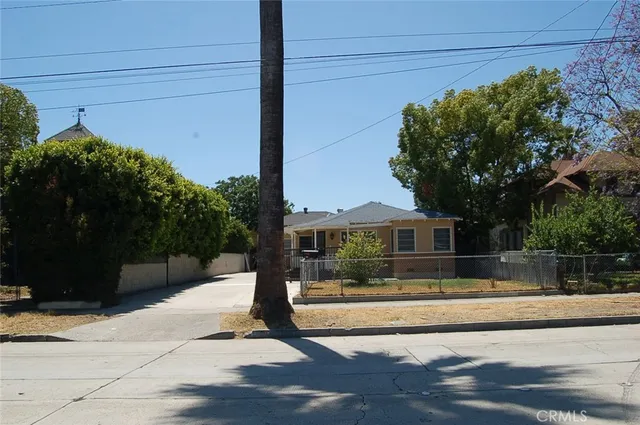 $1,795 | 667 North Towne Avenue, Pomona, CA 91767