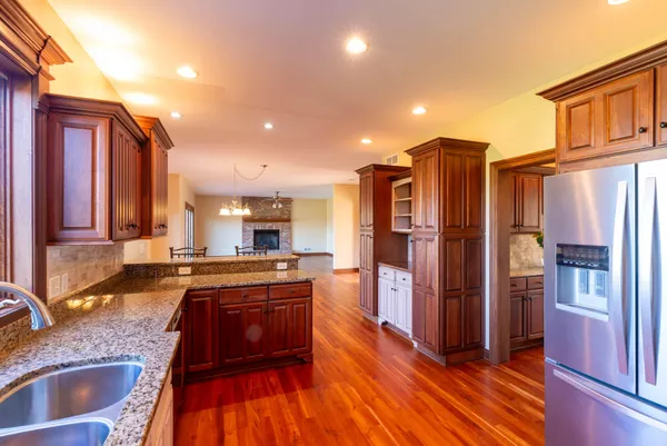 $789,900 | 25812 91st Street, Salem Lakes, WI 53168