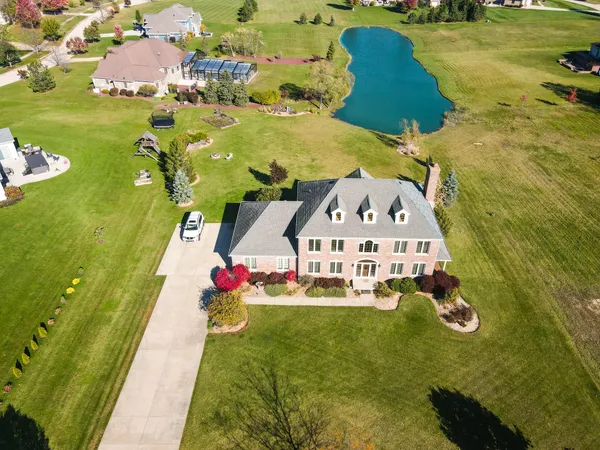 $789,900 | 25812 91st Street, Salem Lakes, WI 53168