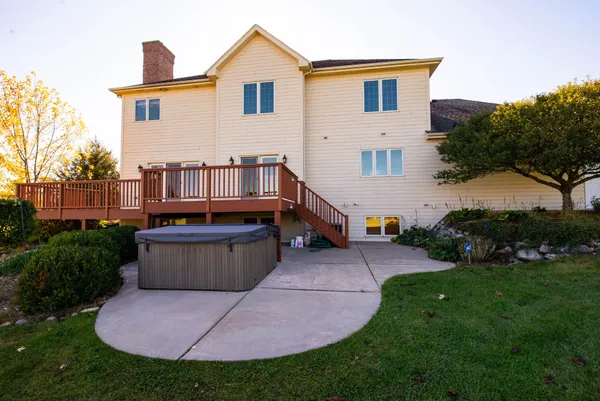 $789,900 | 25812 91st Street, Salem Lakes, WI 53168