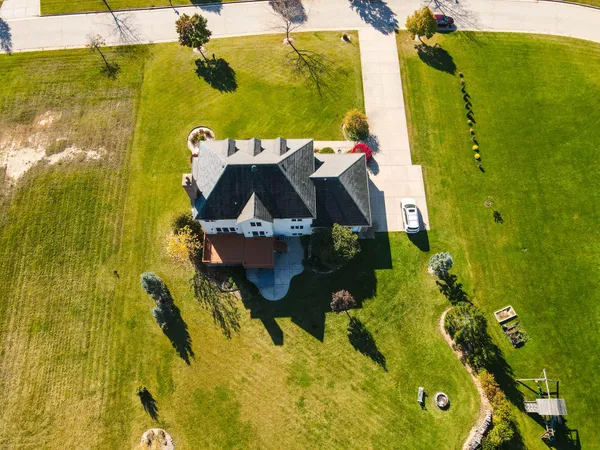 $789,900 | 25812 91st Street, Salem Lakes, WI 53168