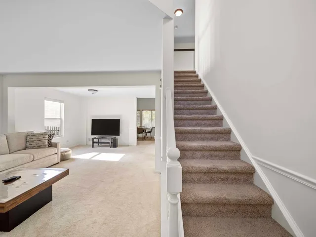 $3,650 | 2521 Waterford Lane, Lake In The Hills, IL 60156