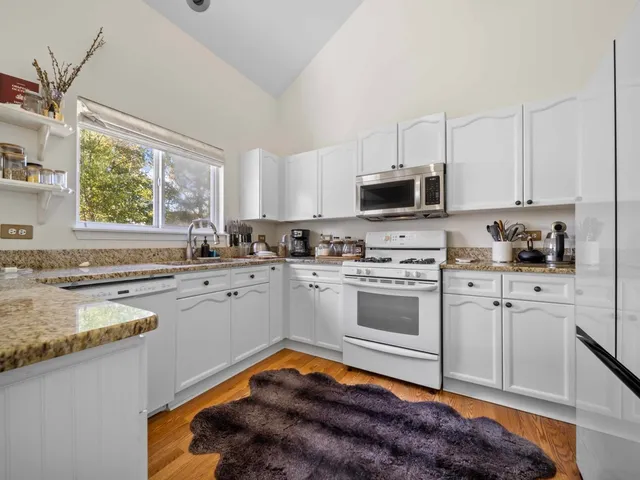 $3,650 | 2521 Waterford Lane, Lake In The Hills, IL 60156