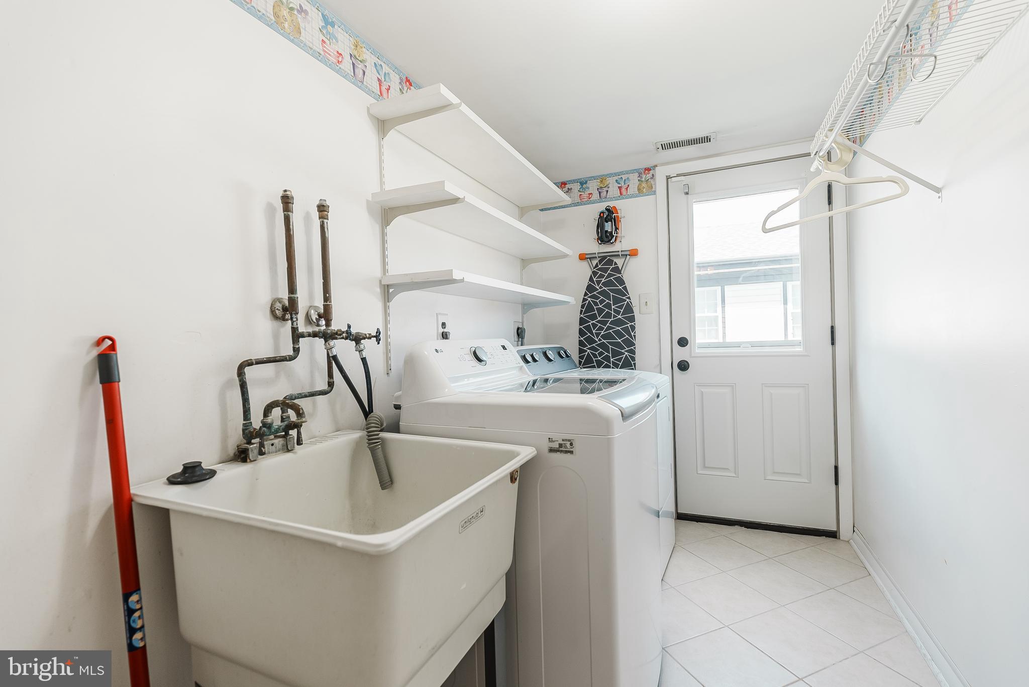 12 Victoria Court Mount Laurel, NJ 08054 - Photo 26 of 31 a bathroom with a sink and a bathtub
