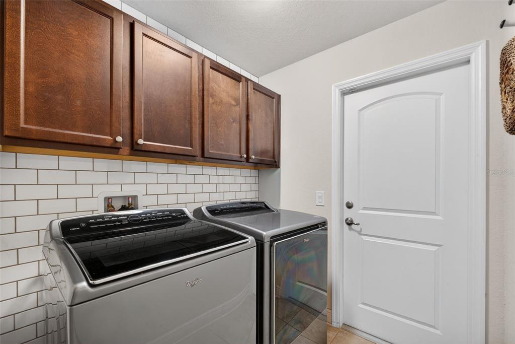 2429 Twin Lake View Road Winter Haven, FL 33881 - Photo 25 of 37 a kitchen with a stove and a microwave