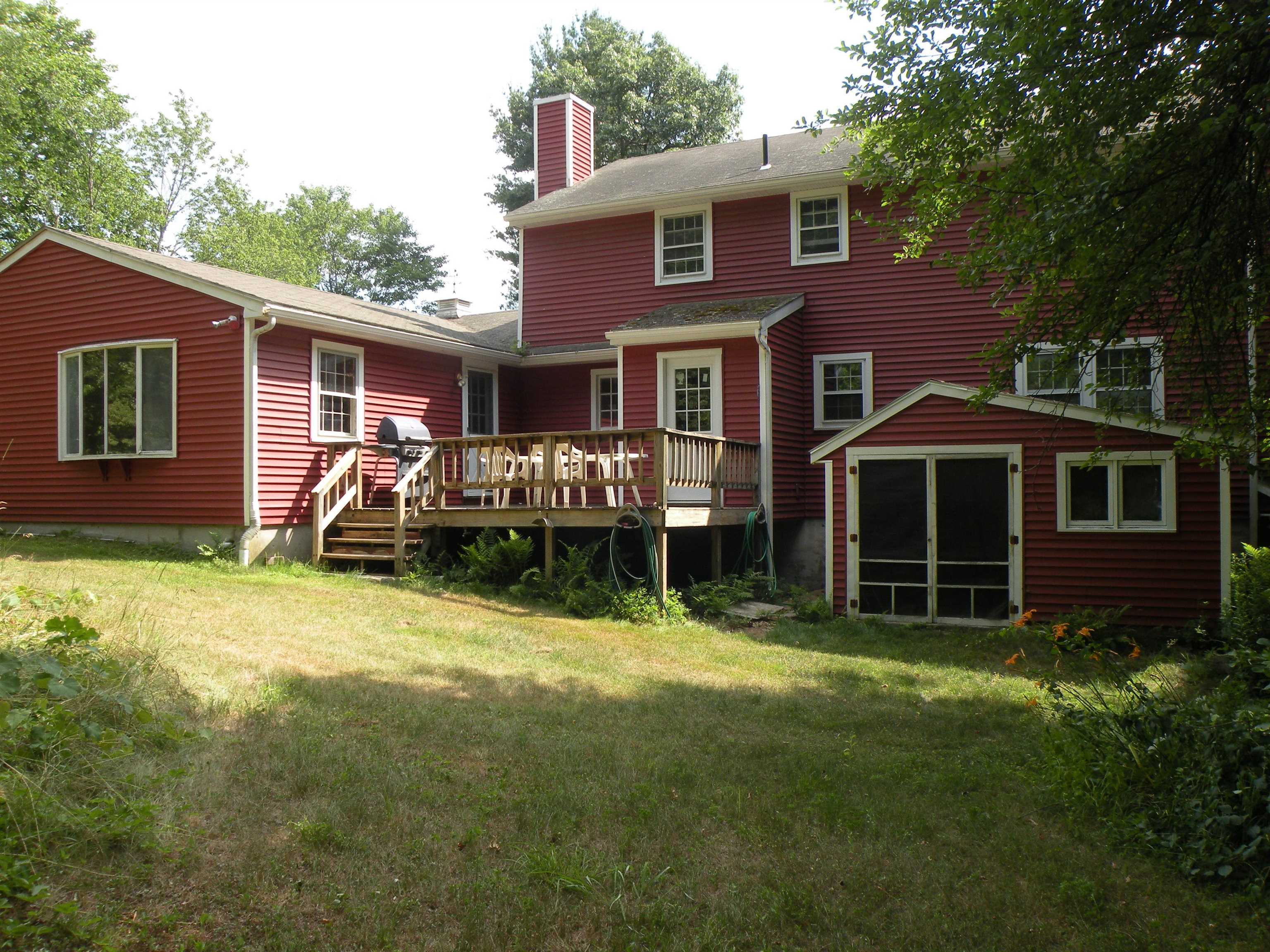 139 Robinson Road Hudson, NH 03051 - Photo 2 of 19 Gallery Image 2