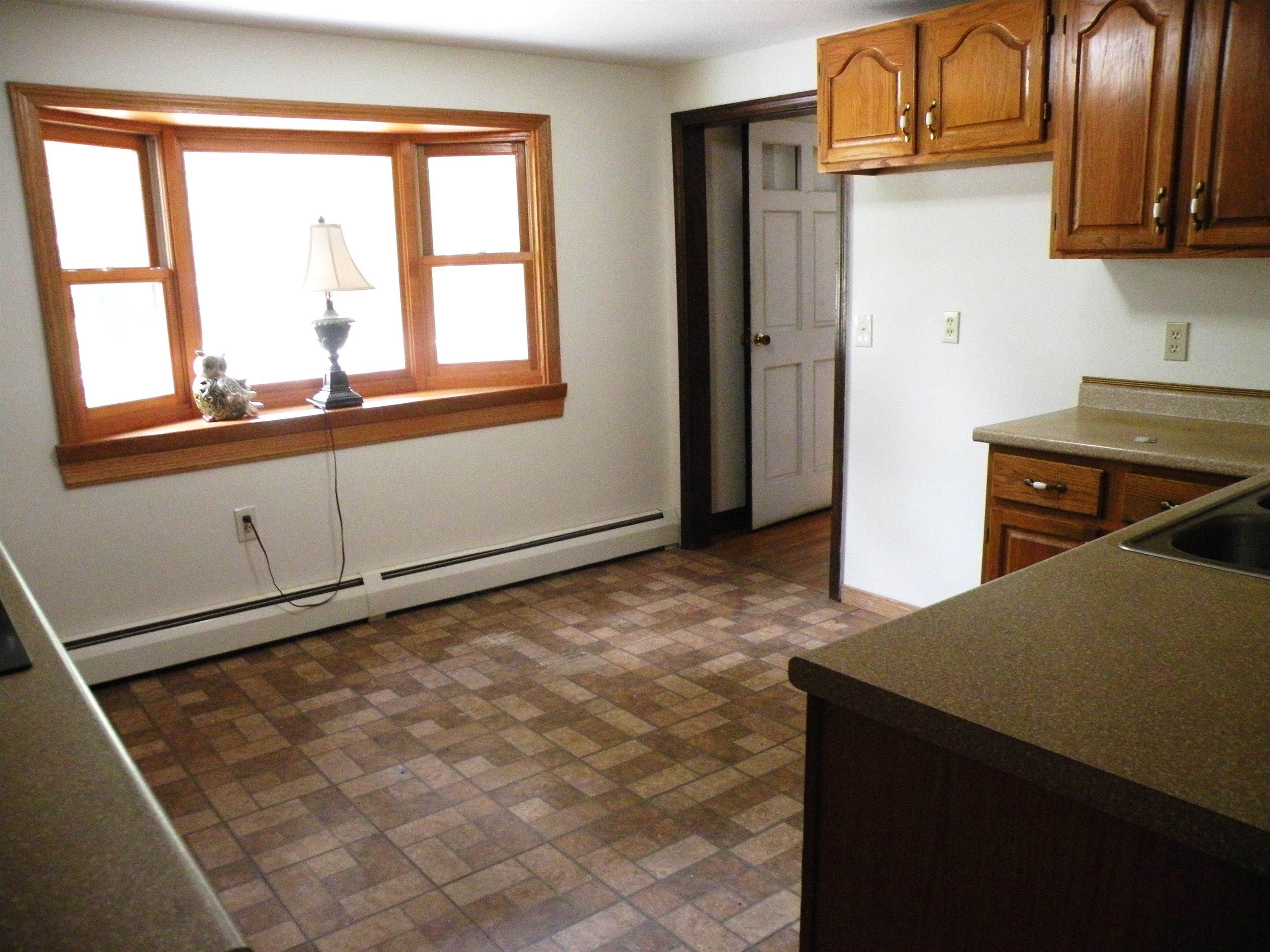 139 Robinson Road Hudson, NH 03051 - Photo 4 of 19 Gallery Image 4