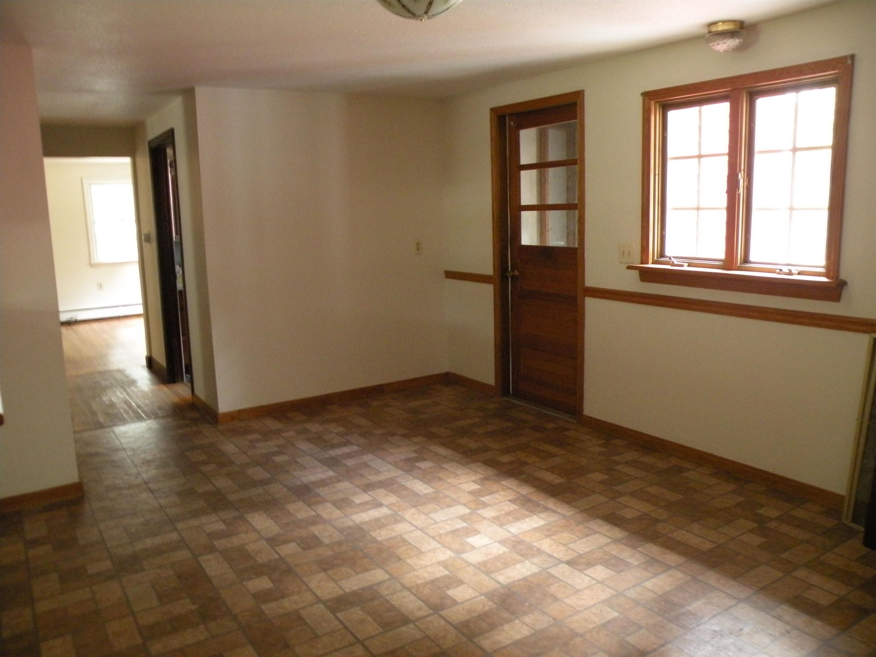 139 Robinson Road Hudson, NH 03051 - Photo 5 of 19 Gallery Image 5