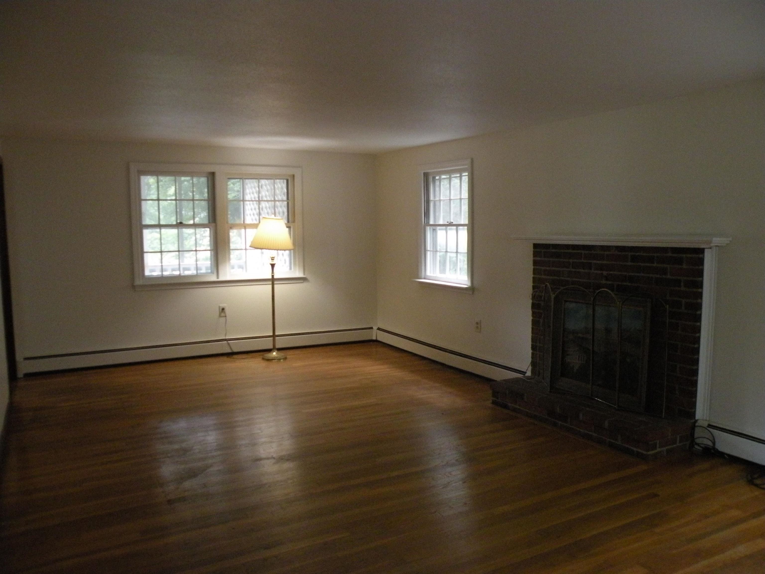139 Robinson Road Hudson, NH 03051 - Photo 7 of 19 Gallery Image 7