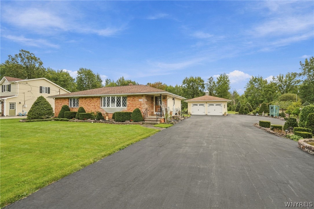 2746 Homeyer Road Wheatfield, NY 14120 - Photo 3 of 47 Gallery Image 3