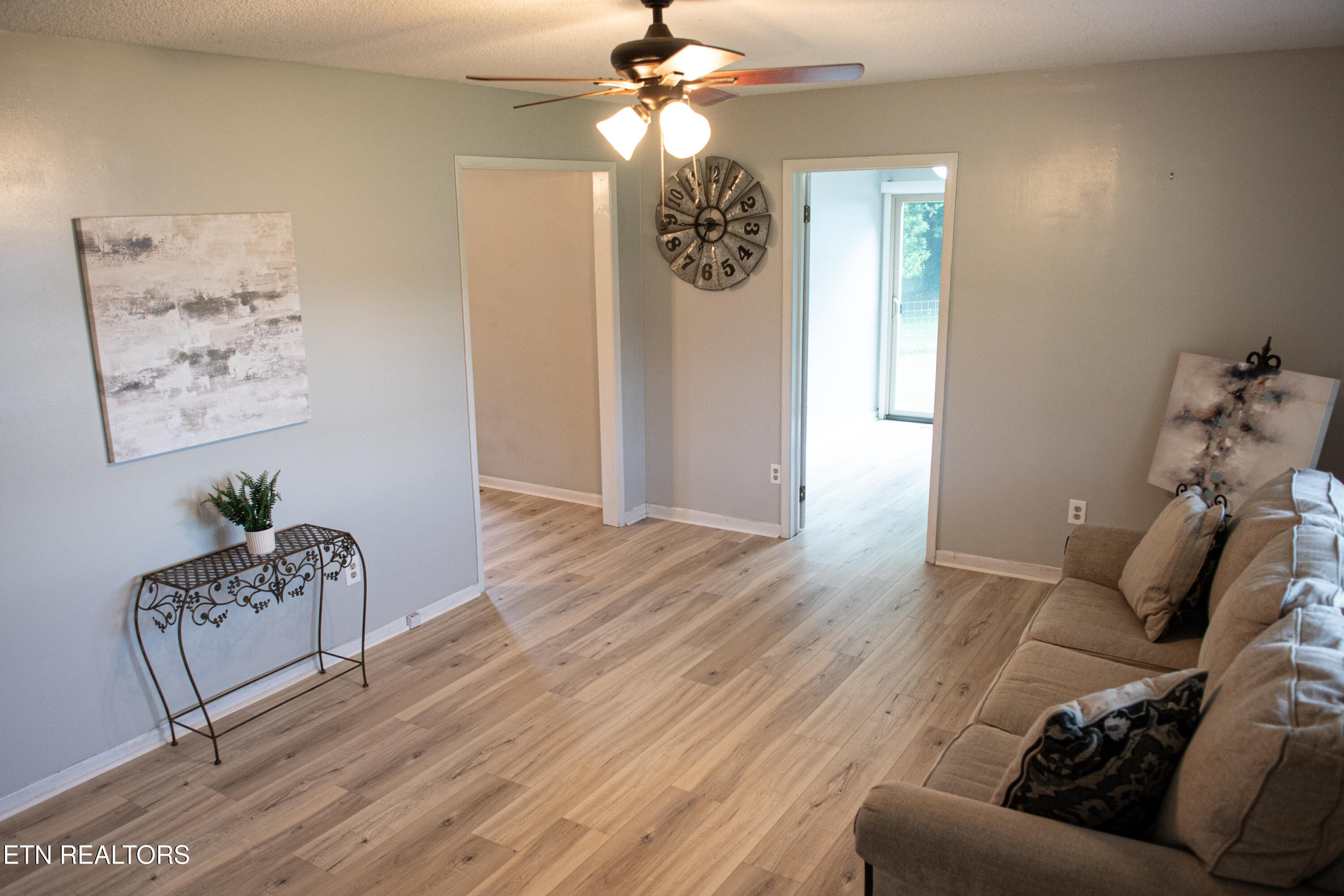 1010 Sheppard Road Jamestown, TN 38556 - Photo 3 of 24 1010 Sheppard Living Room 1