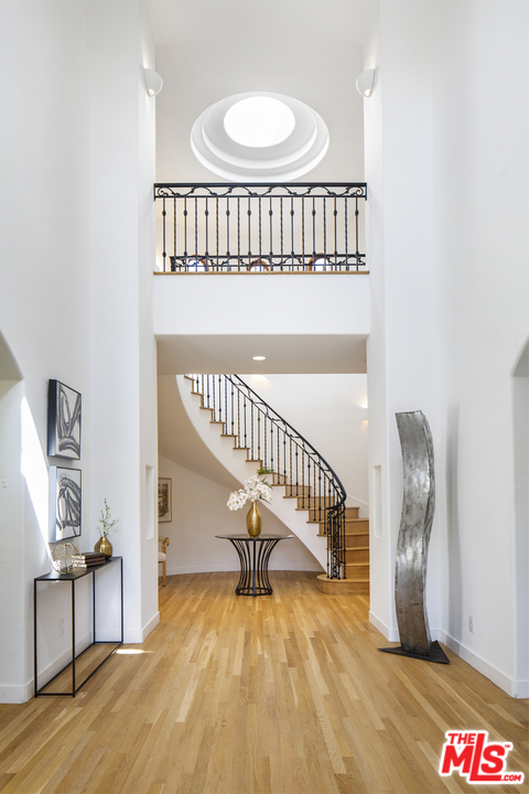 400 South Mc Cadden Place Los Angeles, CA 90020 - Photo 12 of 28