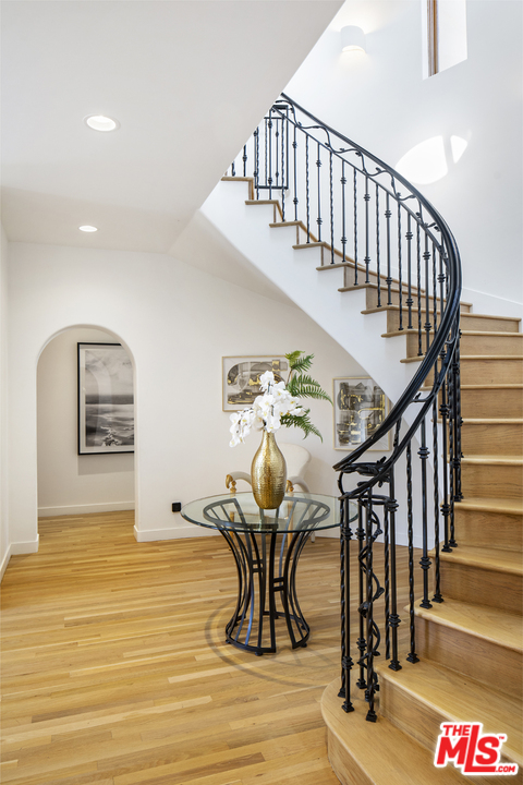 400 South Mc Cadden Place Los Angeles, CA 90020 - Photo 13 of 28