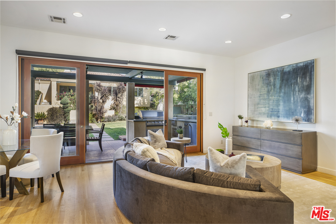 400 South Mc Cadden Place Los Angeles, CA 90020 - Photo 18 of 28