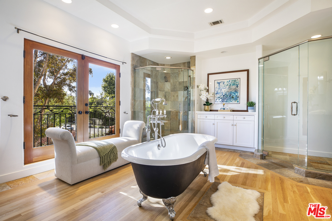 400 South Mc Cadden Place Los Angeles, CA 90020 - Photo 23 of 28