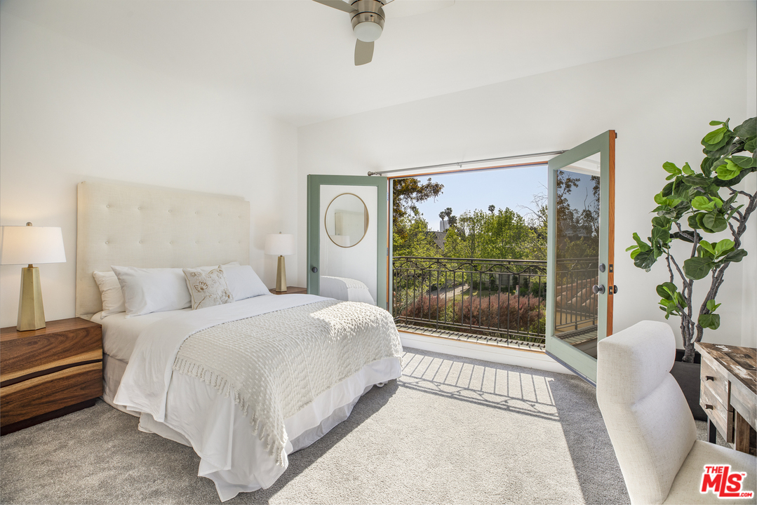 400 South Mc Cadden Place Los Angeles, CA 90020 - Photo 27 of 28