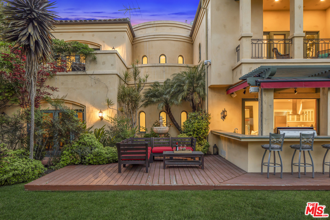 400 South Mc Cadden Place Los Angeles, CA 90020 - Photo 7 of 28