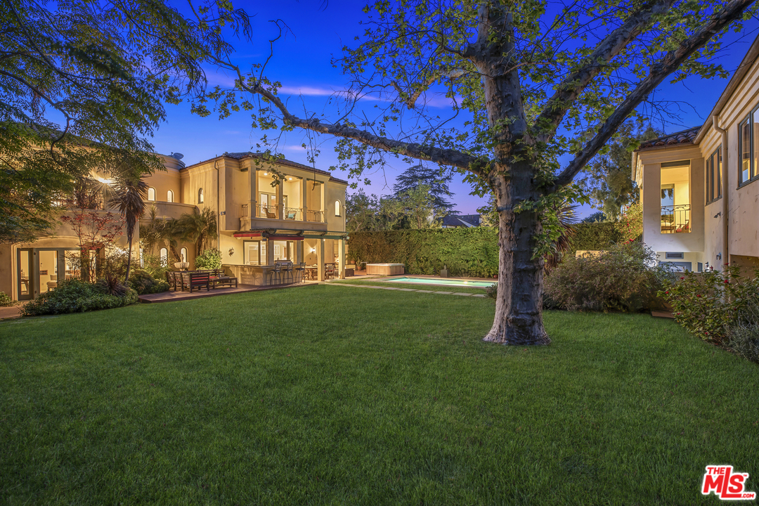 400 South Mc Cadden Place Los Angeles, CA 90020 - Photo 8 of 28