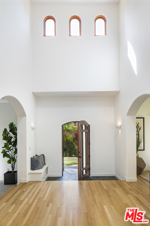 400 South Mc Cadden Place Los Angeles, CA 90020 - Photo 9 of 28