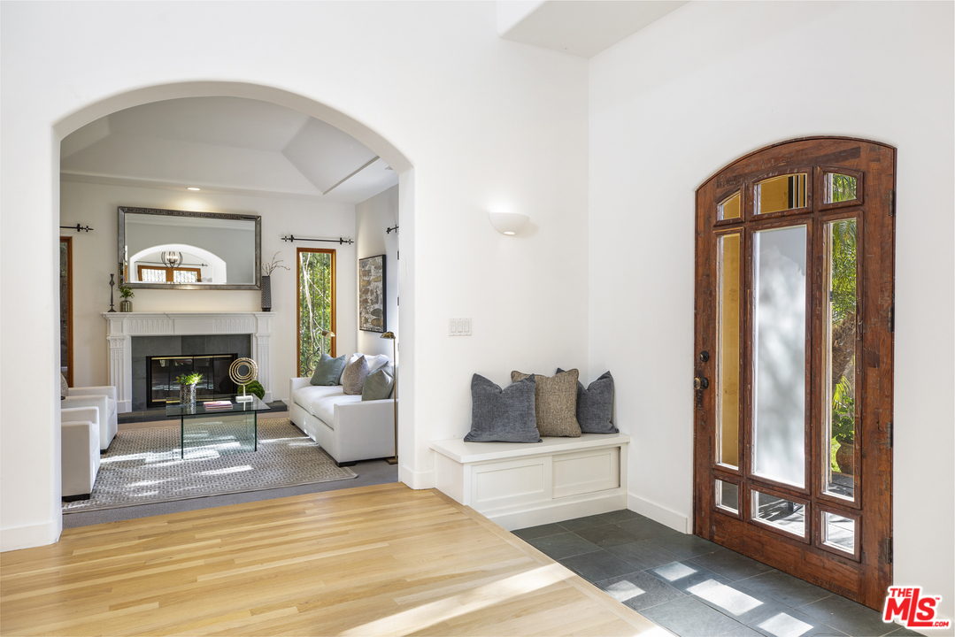 400 South Mc Cadden Place Los Angeles, CA 90020 - Photo 10 of 28