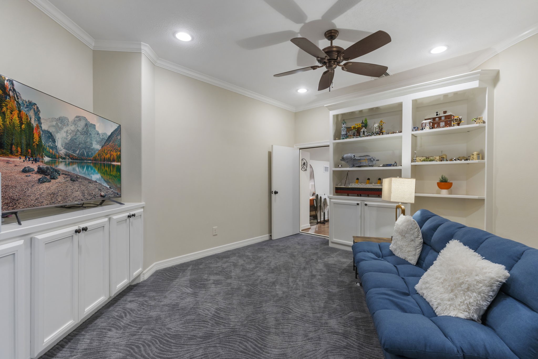13 Pleasant Shadows Drive Spring, TX 77389 - Photo 29 of 50 a living room with furniture and kitchen view