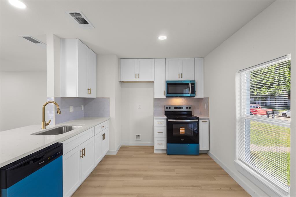913 Roaming Rd Drive Allen, TX 75002 - Photo 4 of 11 a kitchen with a sink cabinets and stainless steel appliances