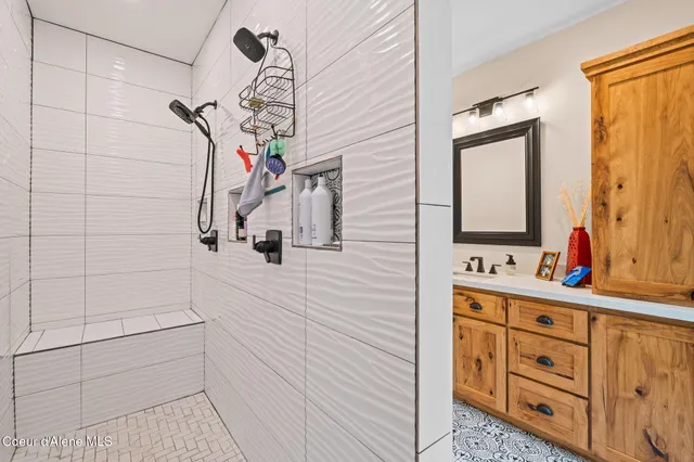 $2,995,000 | 445 West Beach Court, Dover, ID 83825