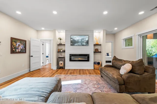 $2,995,000 | 445 West Beach Court, Dover, ID 83825