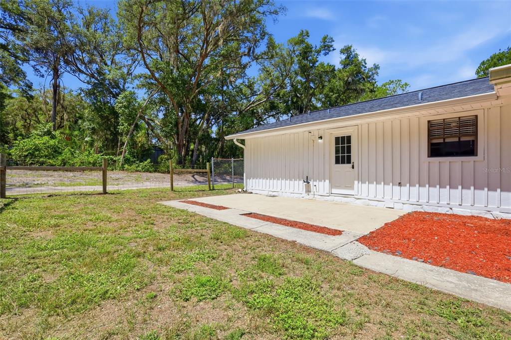 1095 South Ridgewood Avenue DeLand, FL 32720 - Photo 5 of 39