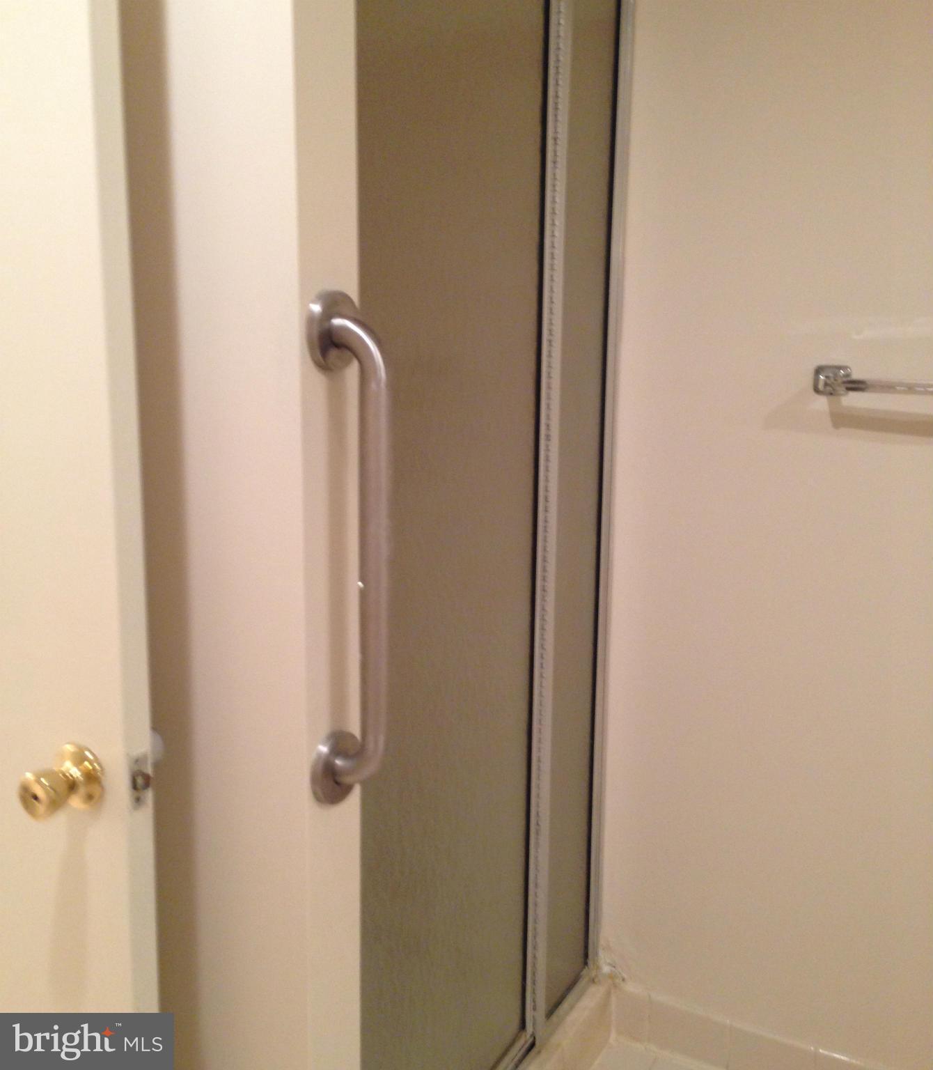 3021 Fallstaff Road, Unit 301B Baltimore, MD 21209 - Photo 12 of 14 Bath (Master)