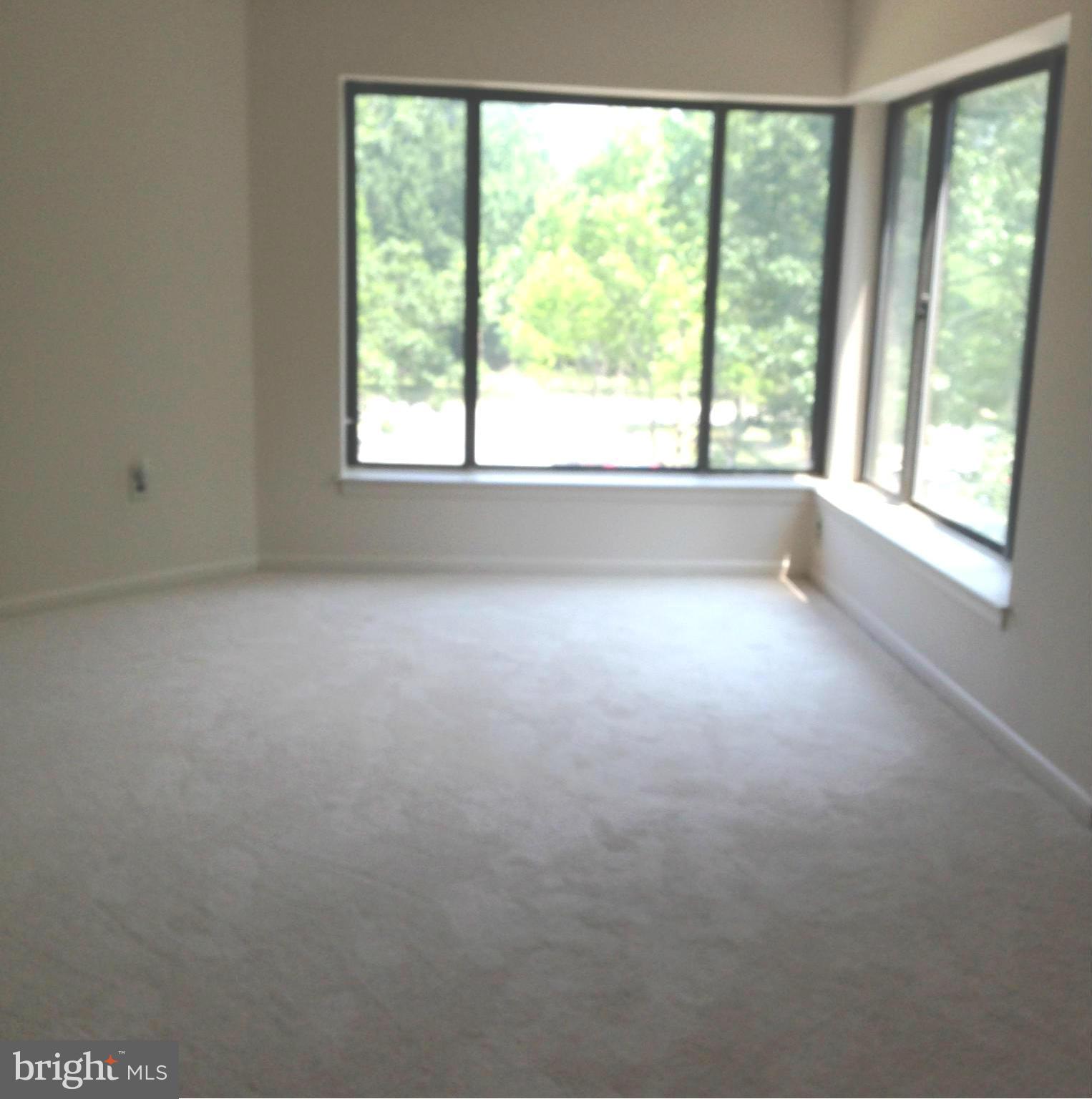 3021 Fallstaff Road, Unit 301B Baltimore, MD 21209 - Photo 4 of 14 Living Room