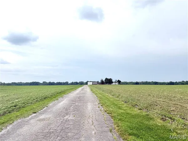 $425,000 | 8757 Highway 50, Lebanon, IL 62254