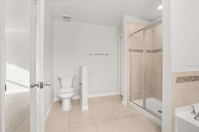 a bathroom with a toilet and a shower