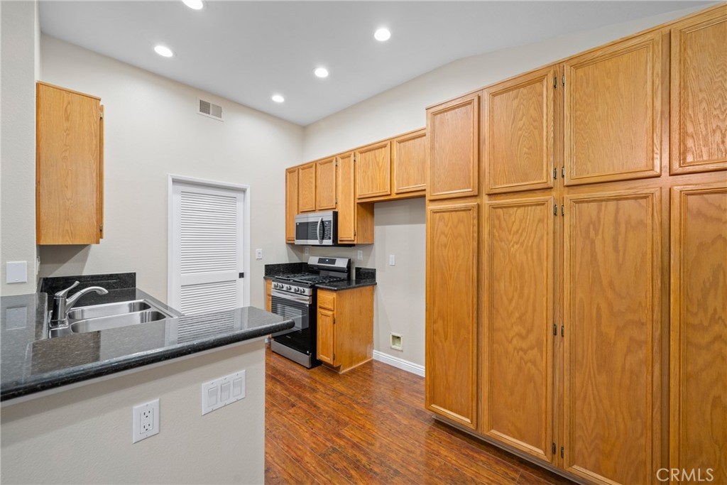 219 Chaumont Circle Lake Forest, CA 92610 - Photo 12 of 56 A perfect layout for cooking and entertaining with plenty of counter space.