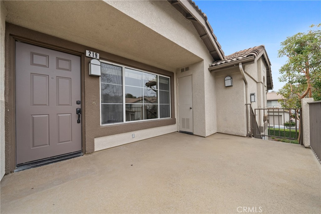 219 Chaumont Circle Lake Forest, CA 92610 - Photo 6 of 56 Come on in! We know you're going to like what you see!