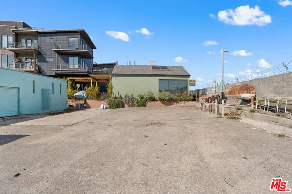 $2,895,000 | 3051 North Coolidge Avenue, Los Angeles, CA 90039