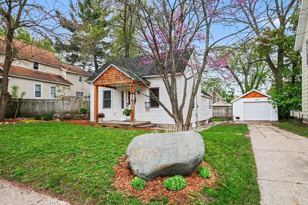 $199,900 | 416 Marietta Street Northeast, Grand Rapids, MI 49505