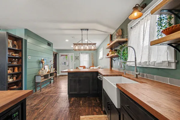 $199,900 | 416 Marietta Street Northeast, Grand Rapids, MI 49505