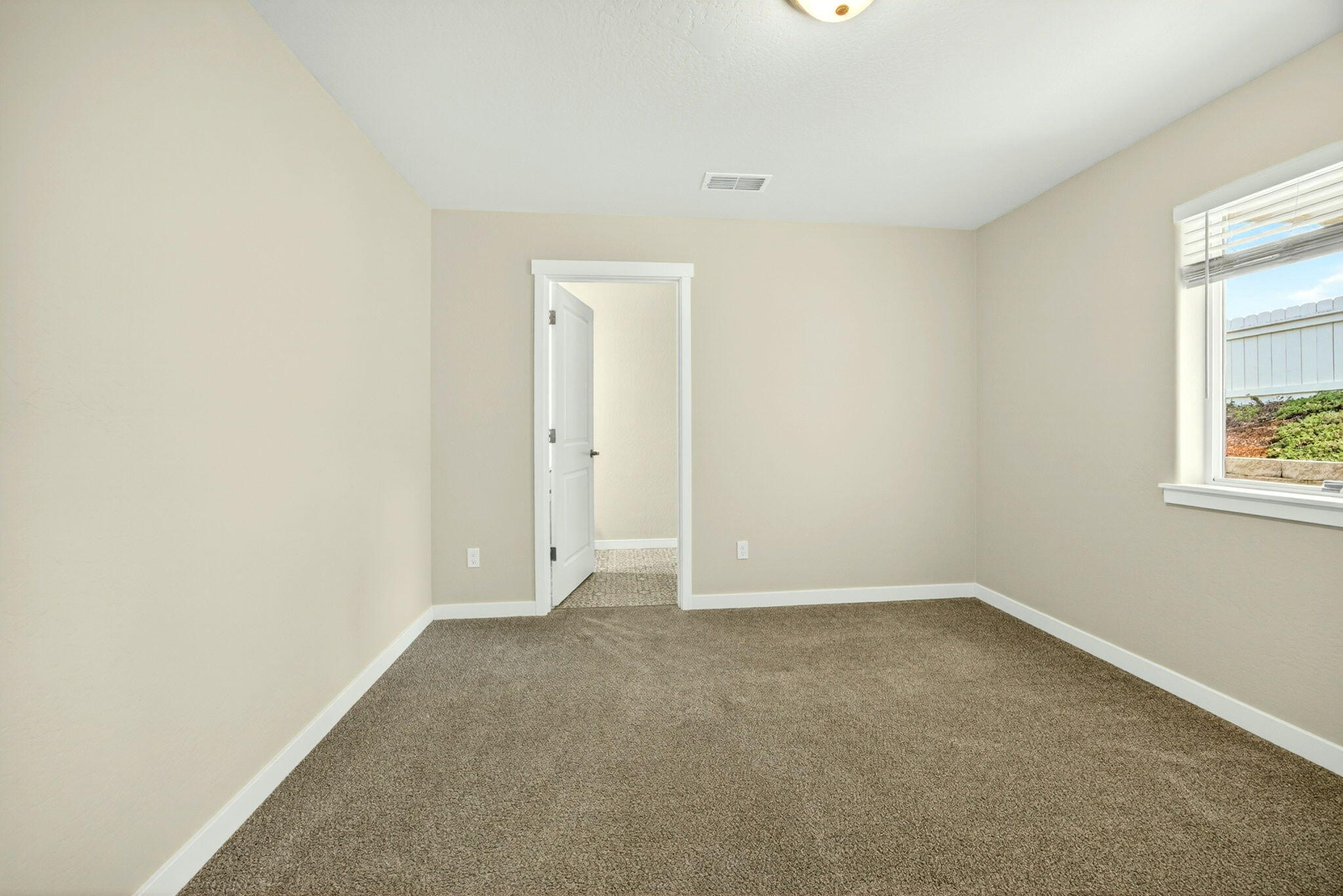 3001 Southwest University Road, Unit A & B Grants Pass, OR 97527 - Photo 16 of 38