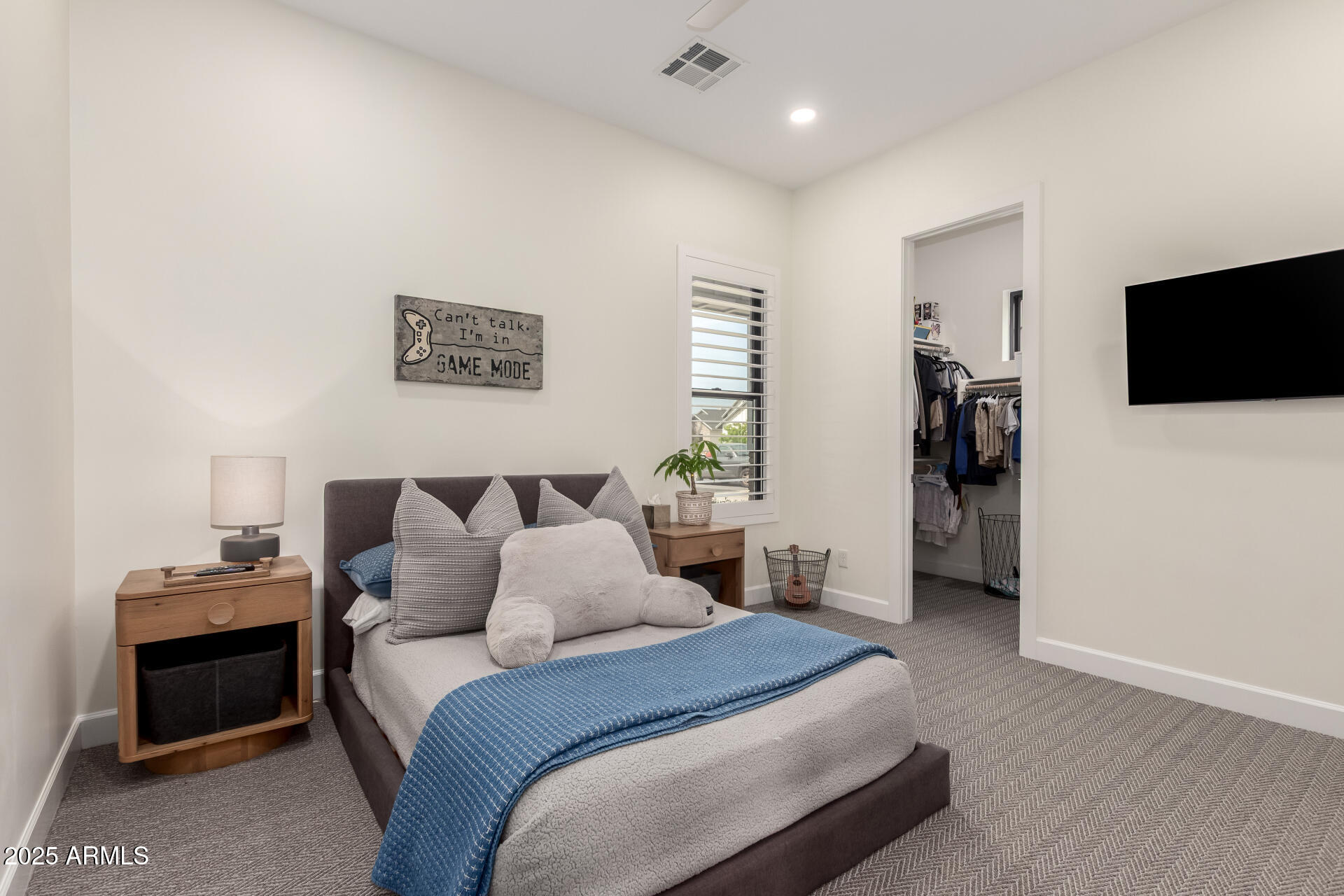 8723 North 9th Avenue Phoenix, AZ 85021 - Photo 13 of 34 a bedroom with a bed and a flat screen tv