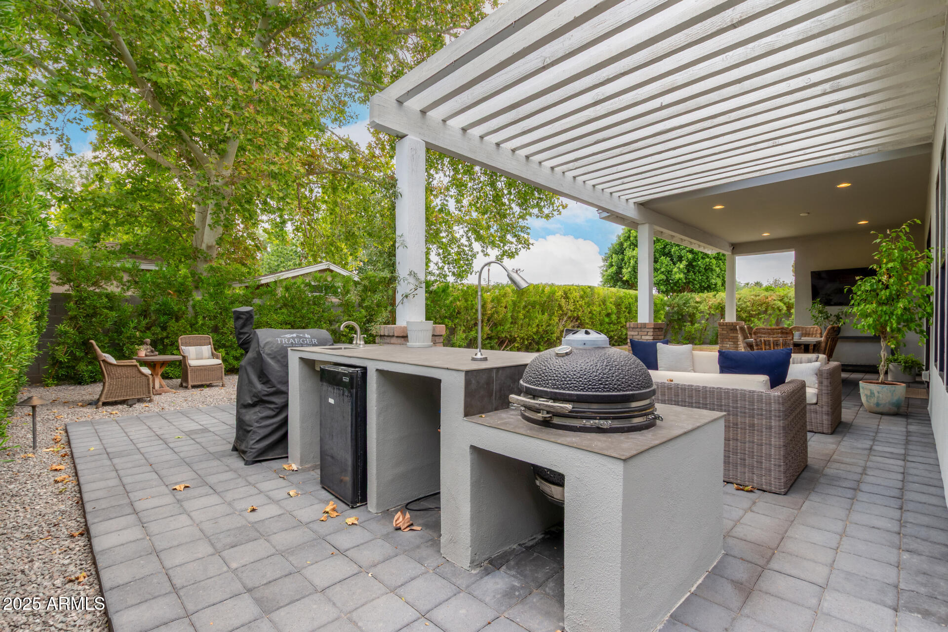 8723 North 9th Avenue Phoenix, AZ 85021 - Photo 31 of 34 a view of a patio with chairs and plants