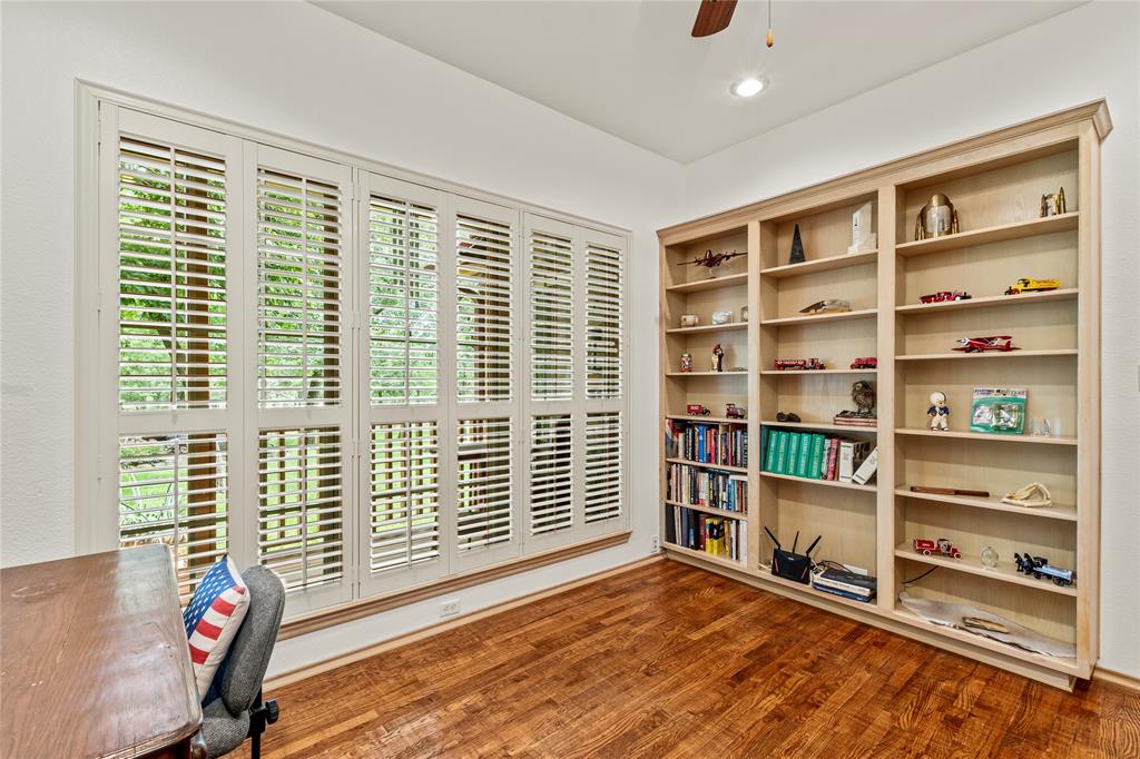 8905 Tbd Private Road, Unit 1036 Canton, TX 75103 - Photo 10 of 39 Office with custom built-ins