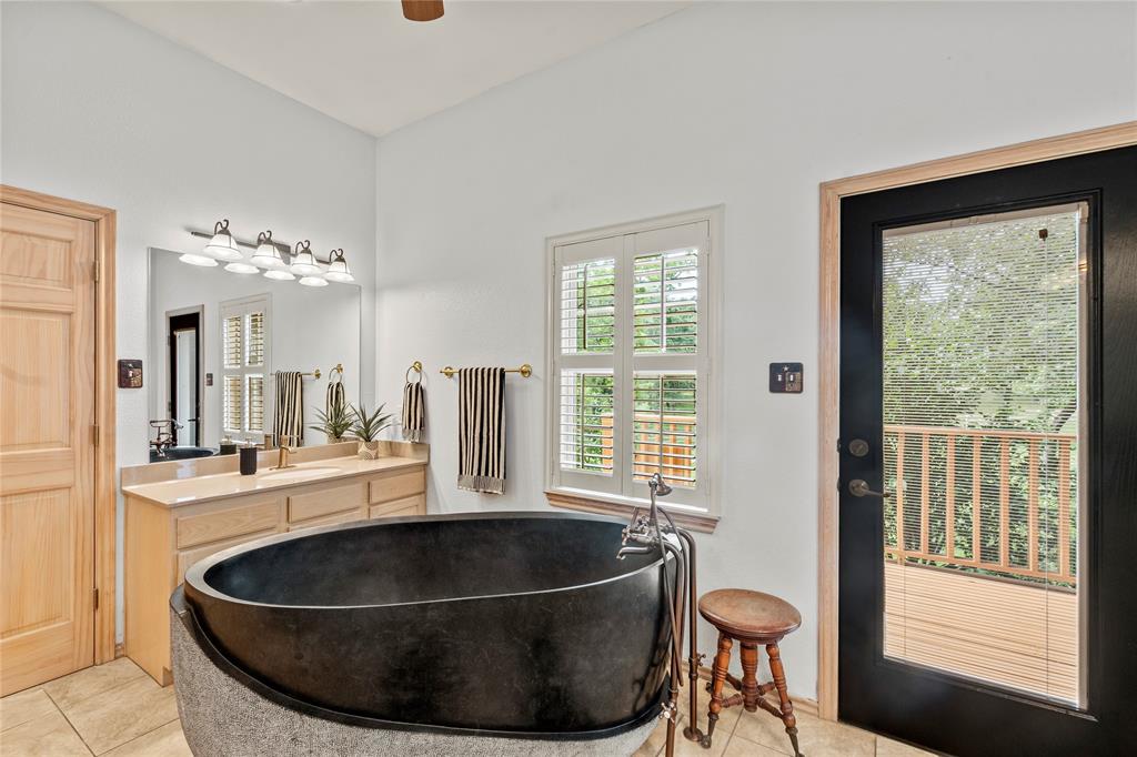 8905 Tbd Private Road, Unit 1036 Canton, TX 75103 - Photo 12 of 39 Master bath