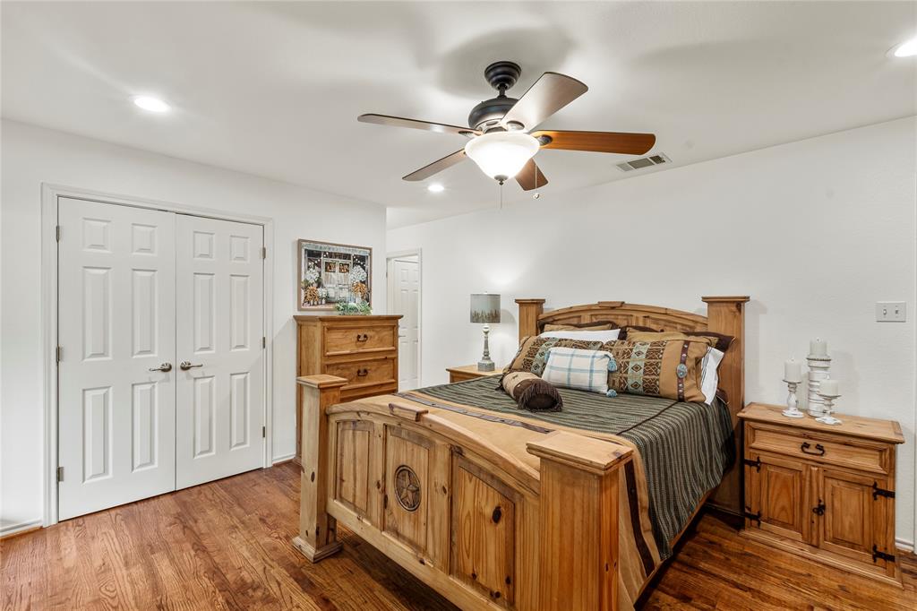 8905 Tbd Private Road, Unit 1036 Canton, TX 75103 - Photo 14 of 39 Bedroom with wraparound porches