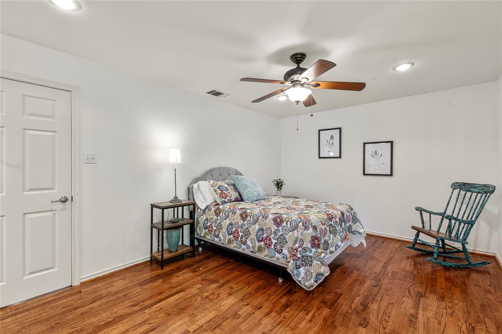 8905 Tbd Private Road, Unit 1036 Canton, TX 75103 - Photo 16 of 39 Bedroom with wraparound porches